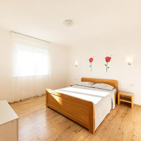 아파트 Stunning Apartment In Duce With Wifi Duće