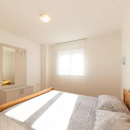 아파트 Stunning Apartment In Duce With Wifi *