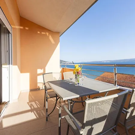 Stunning Apartment In Duce With Wifi