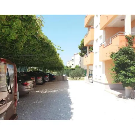 Stunning Apartment In Duce With Wifi Duće